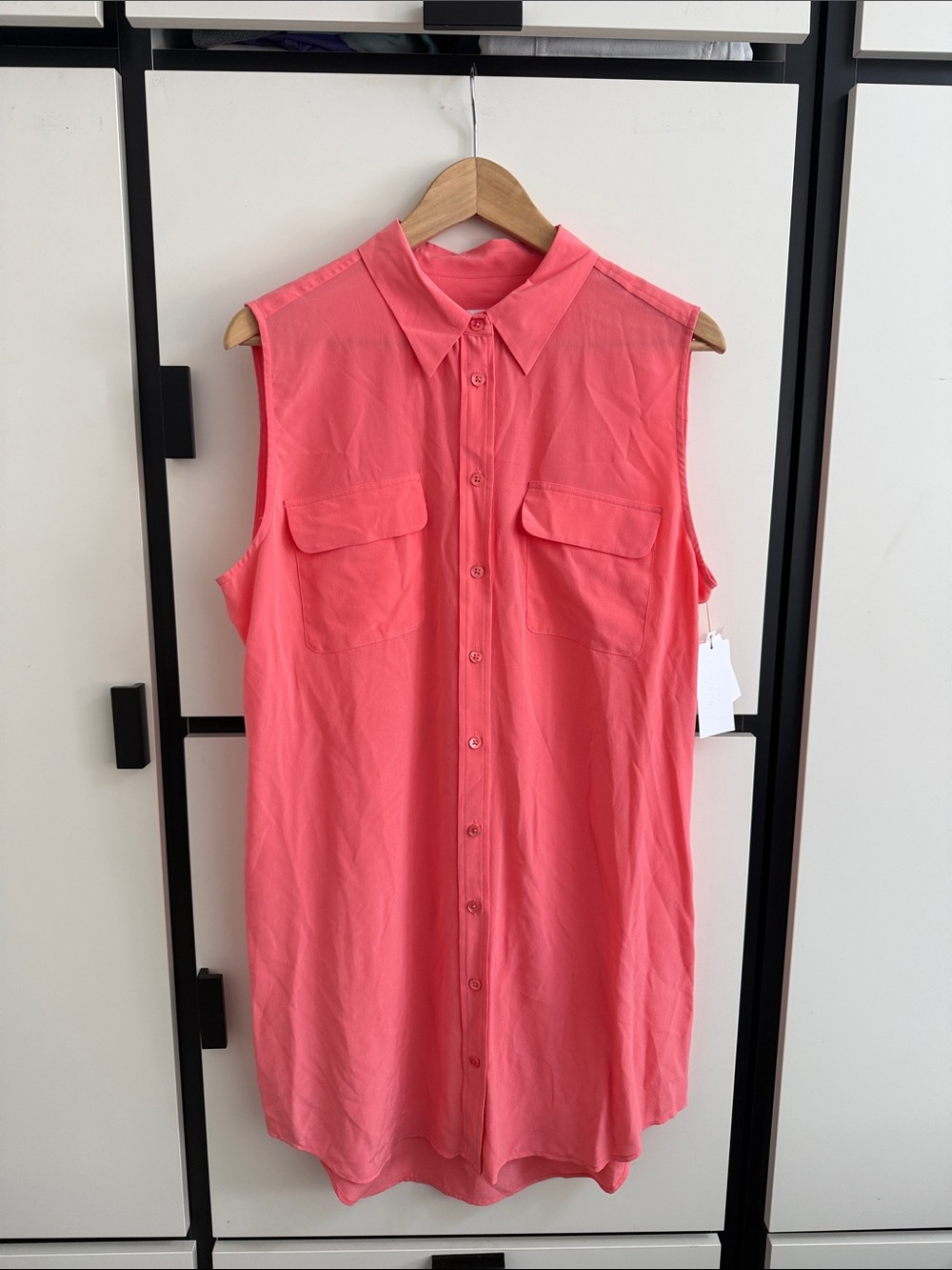 Equipment Femme - NWT - Coral Sleeveless Button-Down Shirt